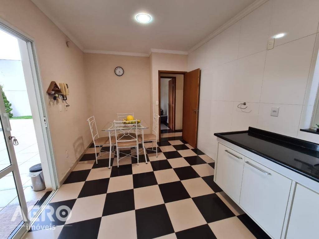 Casa à venda com 3 quartos, 275m² - Foto 17