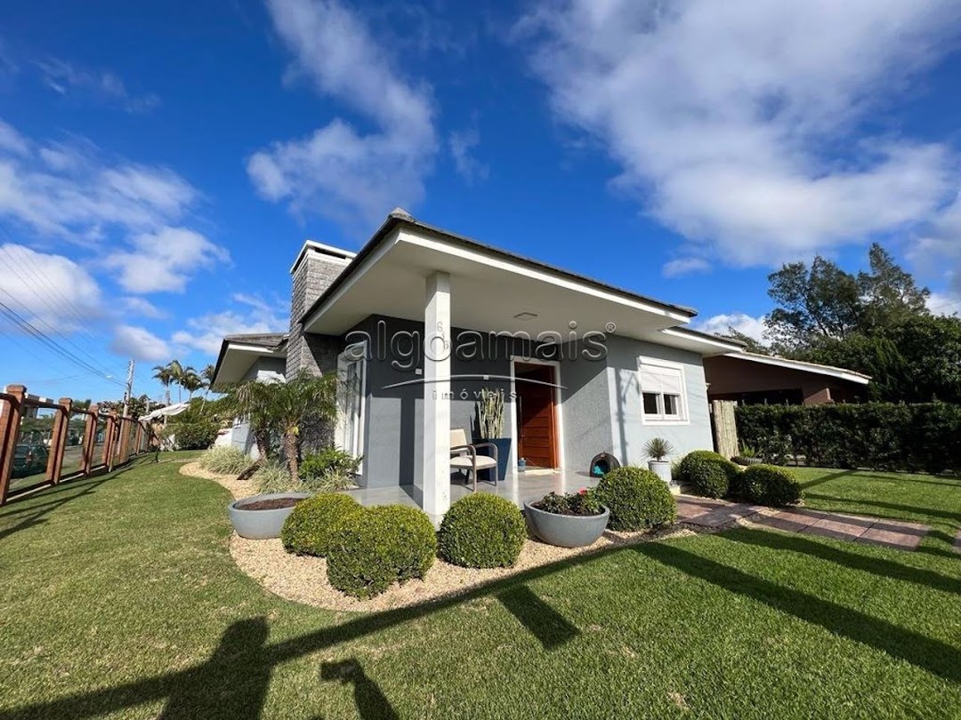 Casa à venda com 3 quartos, 12m² - Foto 1