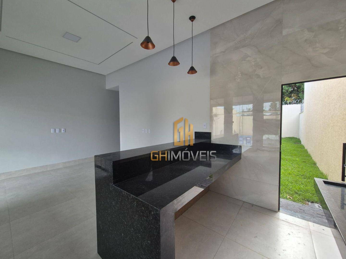 Casa à venda com 3 quartos, 117m² - Foto 1
