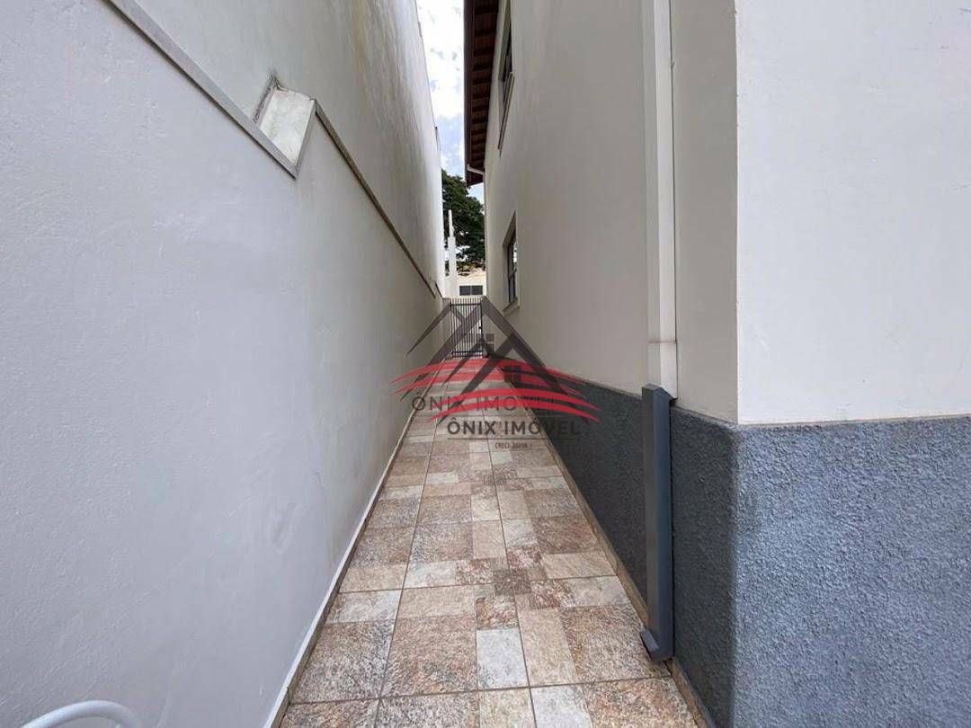 Casa à venda com 3 quartos, 360m² - Foto 16