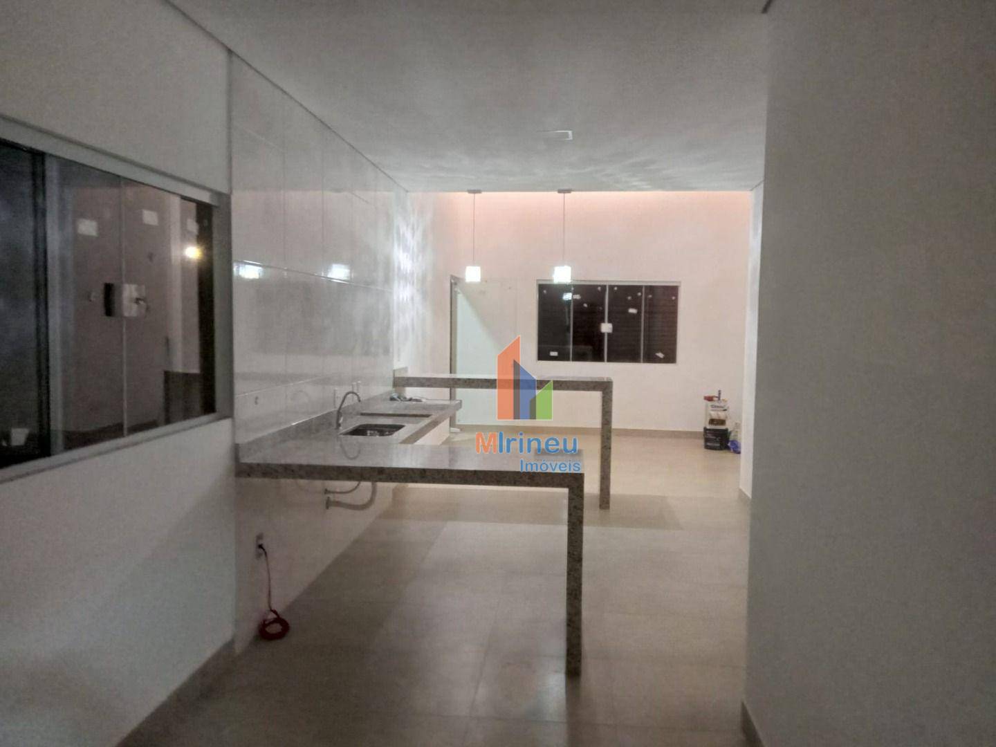 Casa à venda com 3 quartos, 97m² - Foto 1