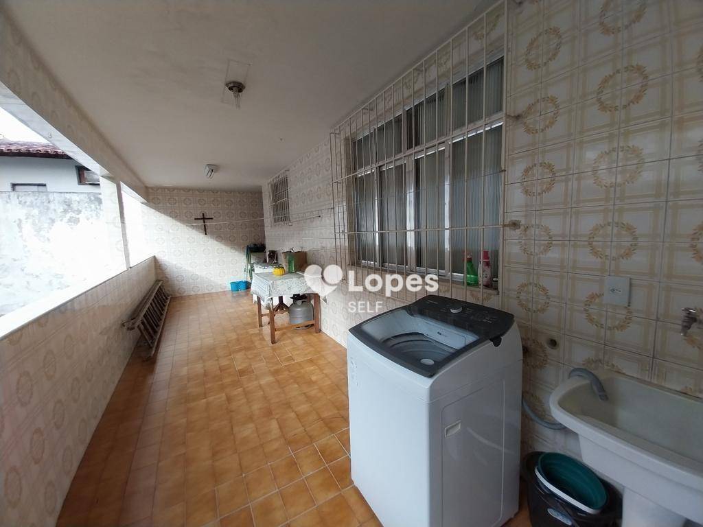 Casa à venda com 6 quartos, 203m² - Foto 22