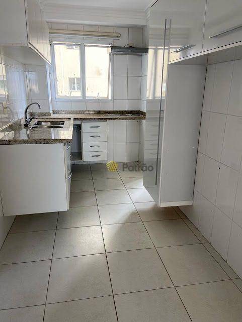 Apartamento à venda com 3 quartos, 114m² - Foto 14