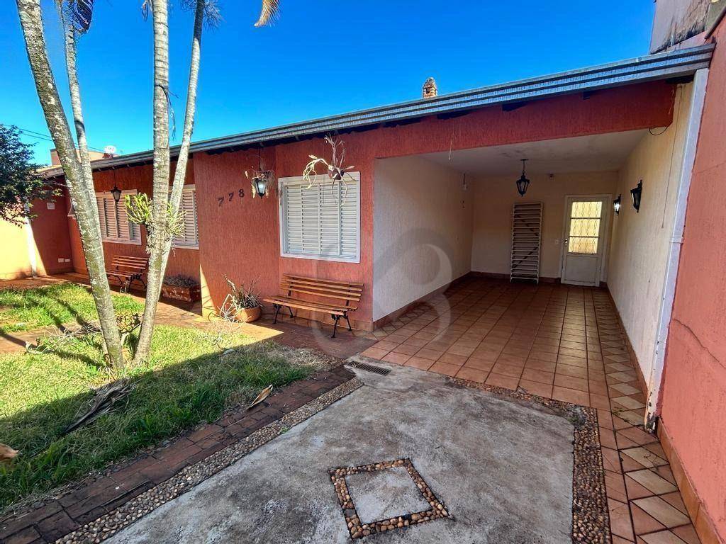 Casa, 4 quartos, 180 m² - Foto 1