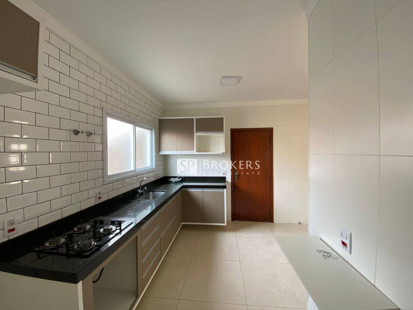 Casa para alugar com 4 quartos, 300m² - Foto 15