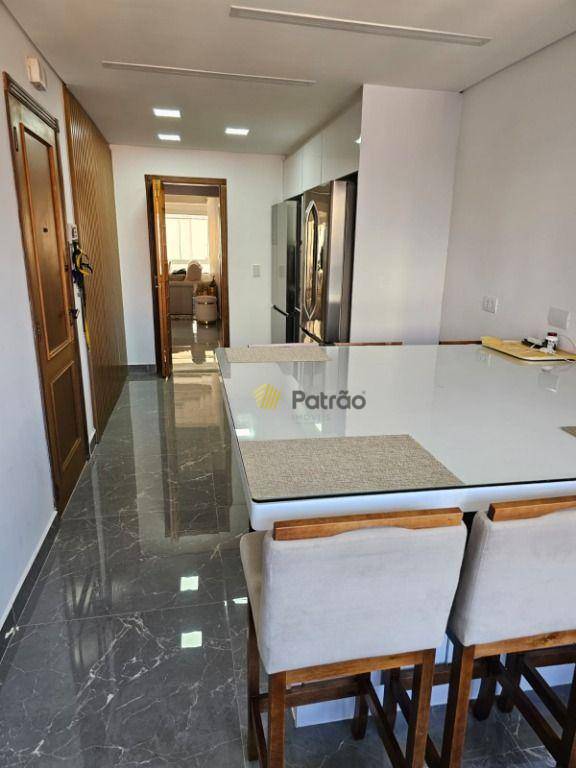 Apartamento à venda com 4 quartos, 180m² - Foto 2