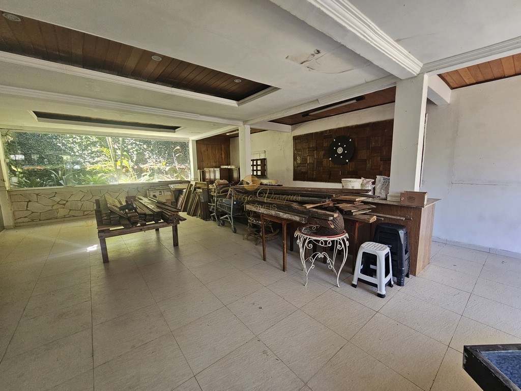 Casa à venda com 5 quartos, 271m² - Foto 43