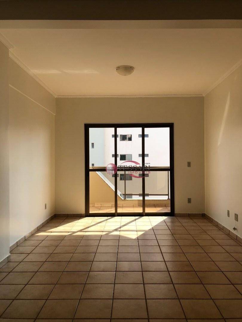 Apartamento à venda com 3 quartos, 125m² - Foto 2