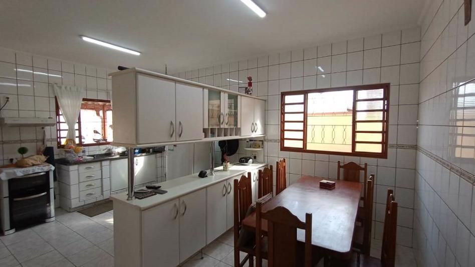 Casa à venda com 2 quartos, 128m² - Foto 2