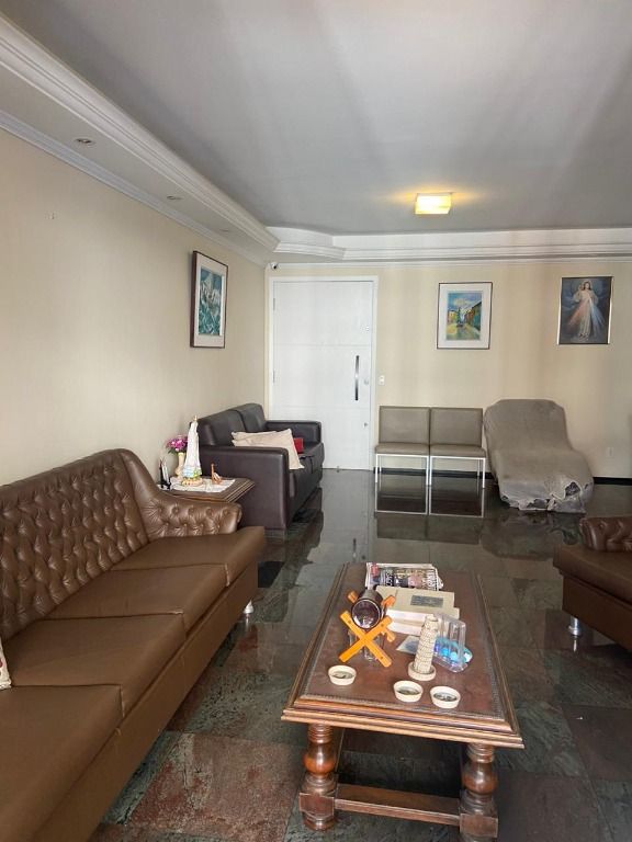 Apartamento à venda com 3 quartos, 203m² - Foto 2