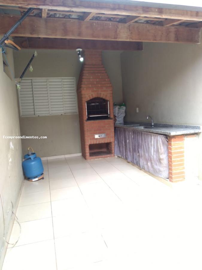 Casa à venda com 2 quartos, 140m² - Foto 2