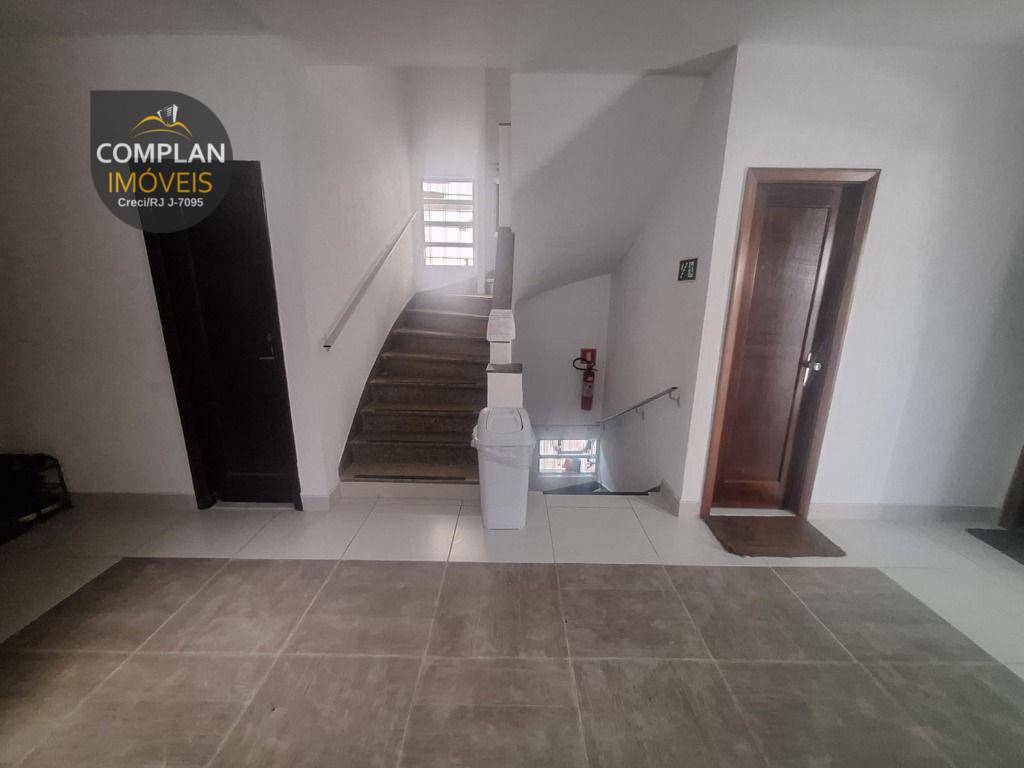 Apartamento à venda com 3 quartos, 75m² - Foto 3