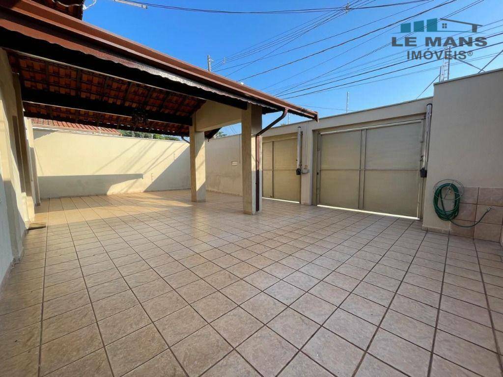 Casa à venda com 3 quartos, 240m² - Foto 4