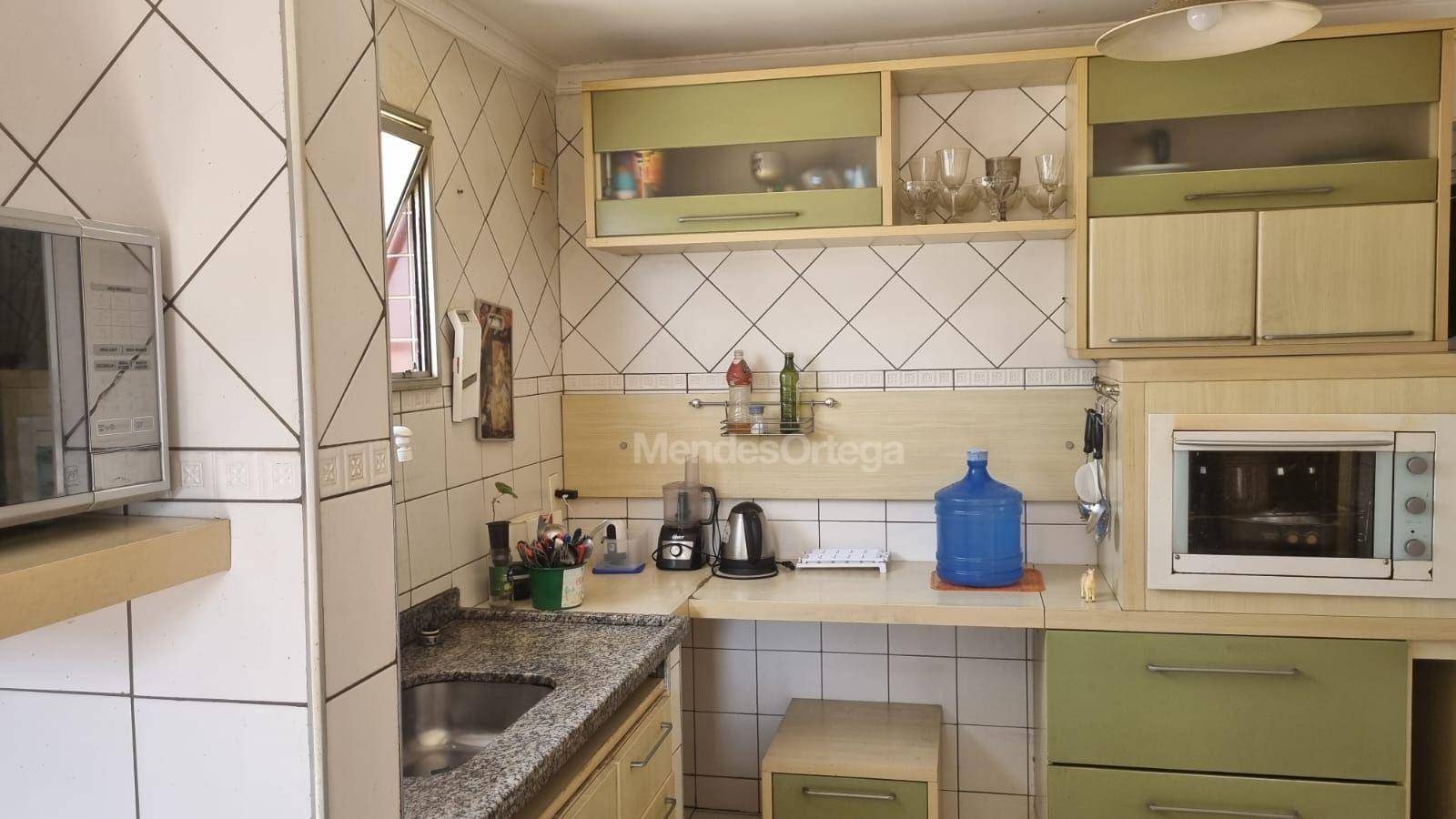 Apartamento à venda com 3 quartos, 176m² - Foto 2