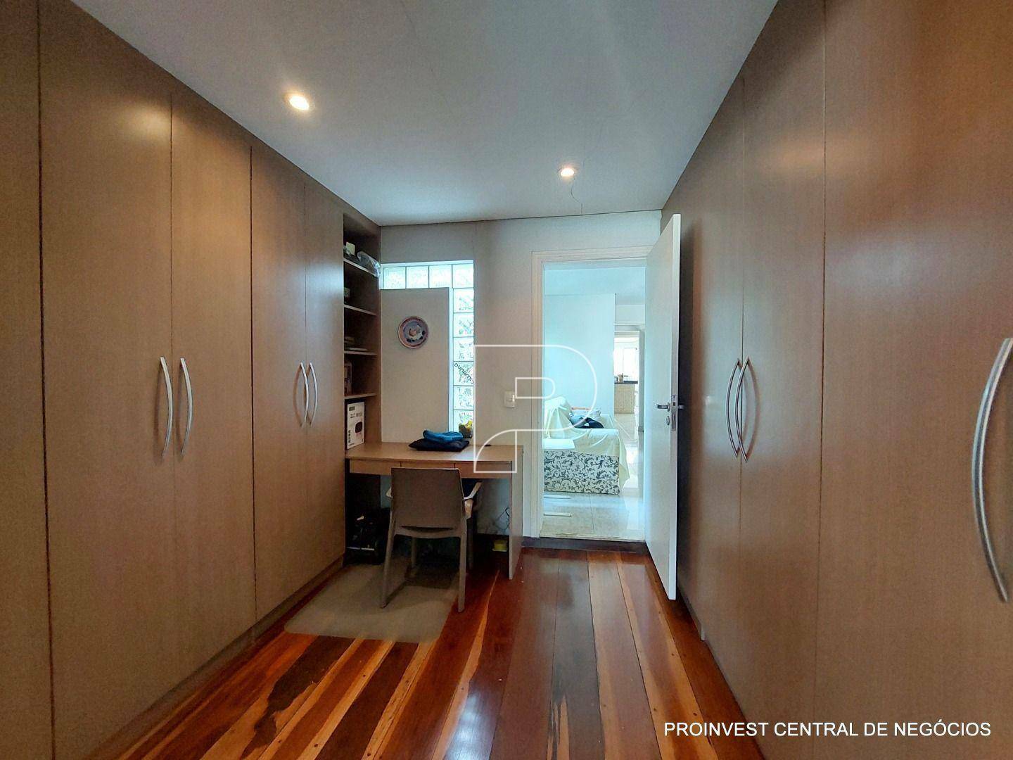 Casa de Condomínio à venda e aluguel com 5 quartos, 530m² - Foto 17