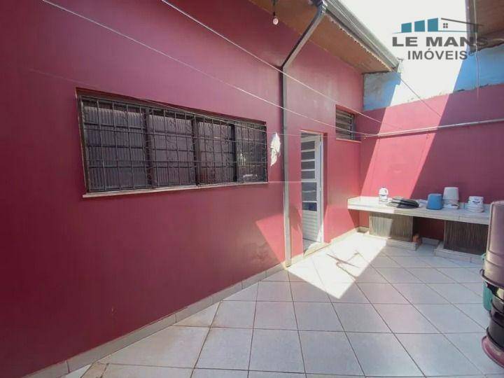 Casa para alugar com 3 quartos, 252m² - Foto 43