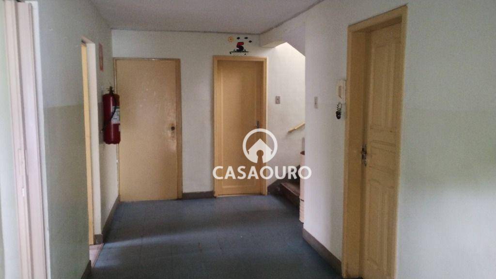 Casa à venda com 10 quartos, 334m² - Foto 11