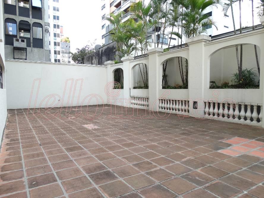 Apartamento para alugar com 2 quartos, 135m² - Foto 12