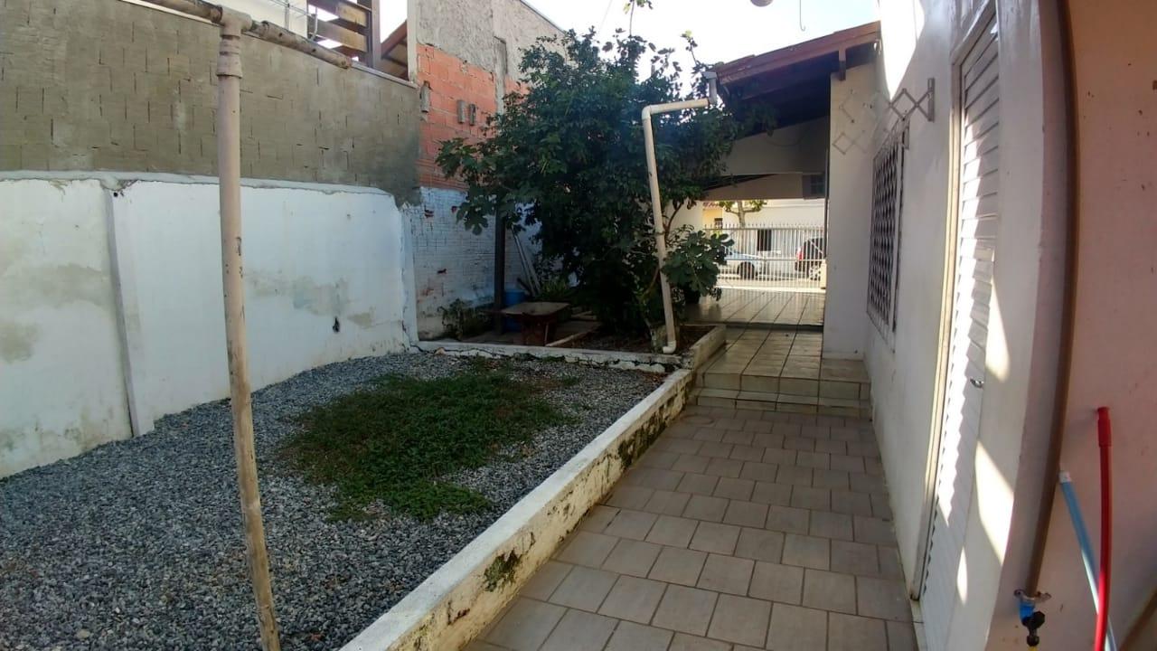 Casa à venda com 2 quartos, 80m² - Foto 3