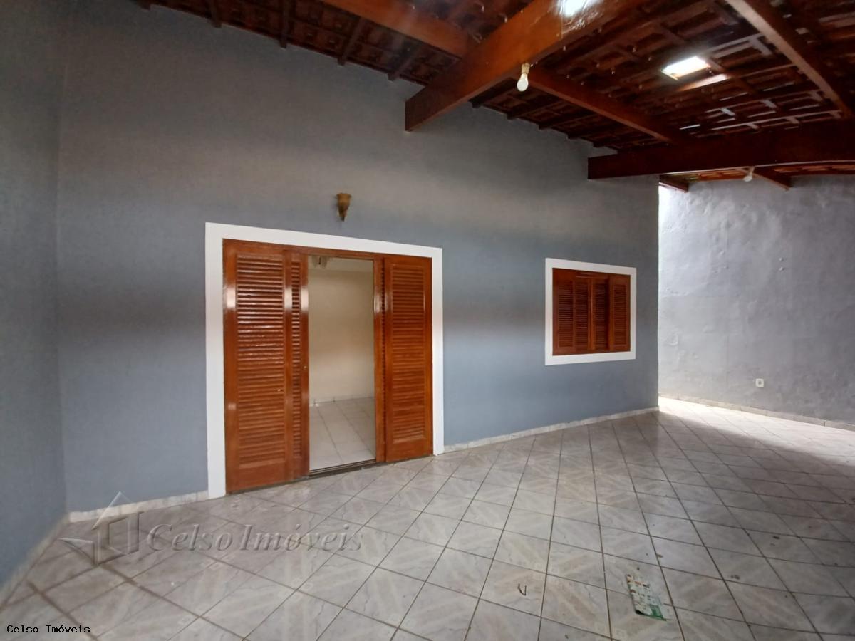 Casa à venda com 2 quartos, 128m² - Foto 3