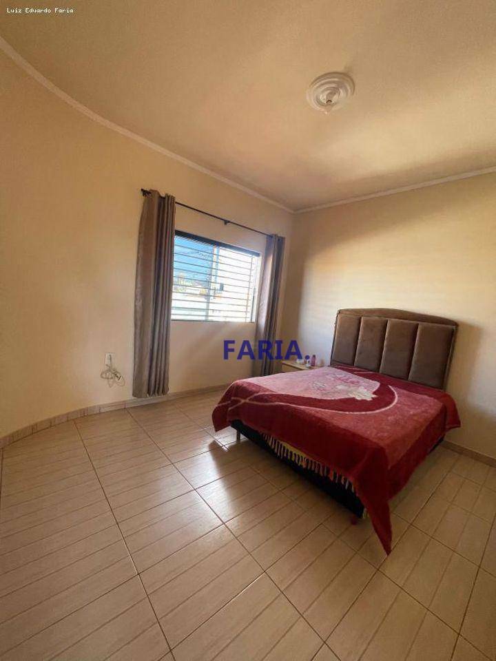 Casa à venda com 4 quartos, 200m² - Foto 15