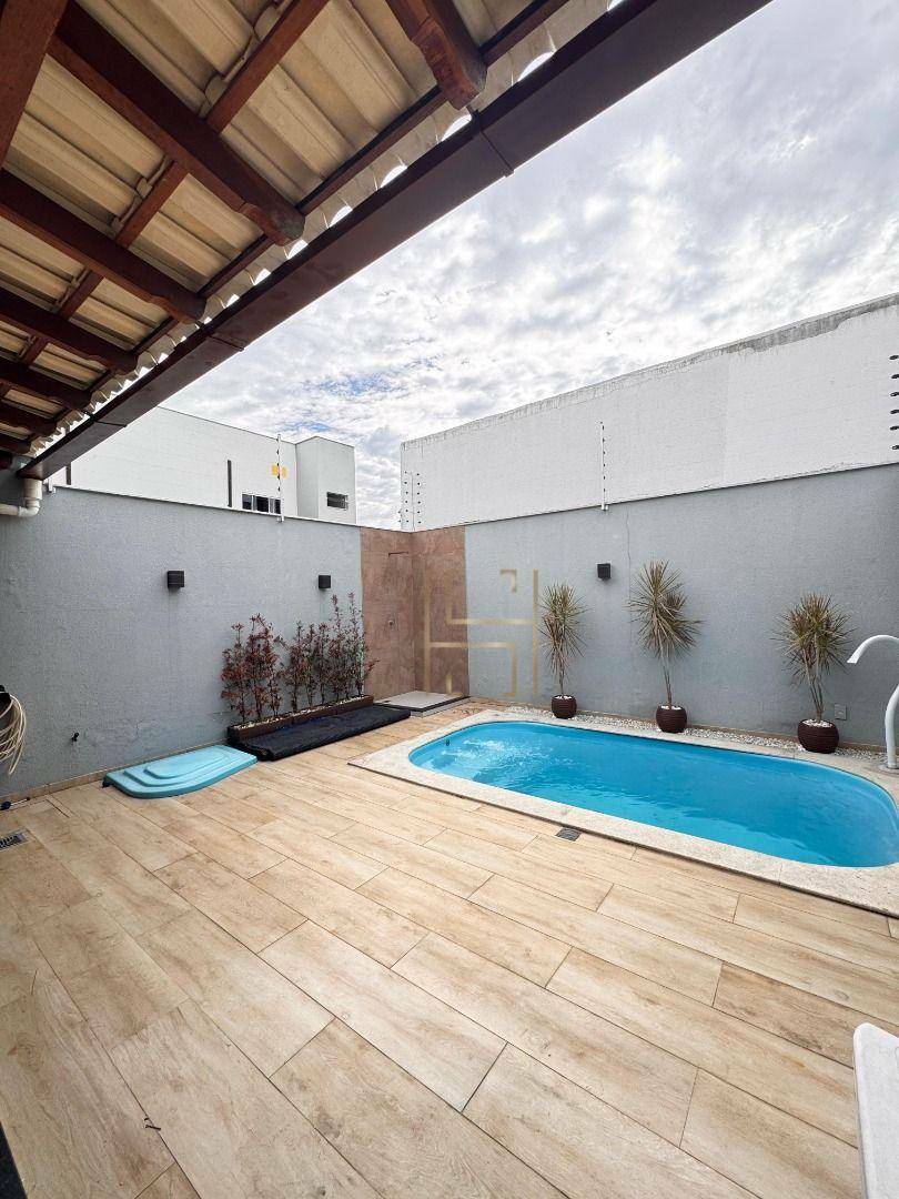 Casa, 3 quartos, 220 m² - Foto 2