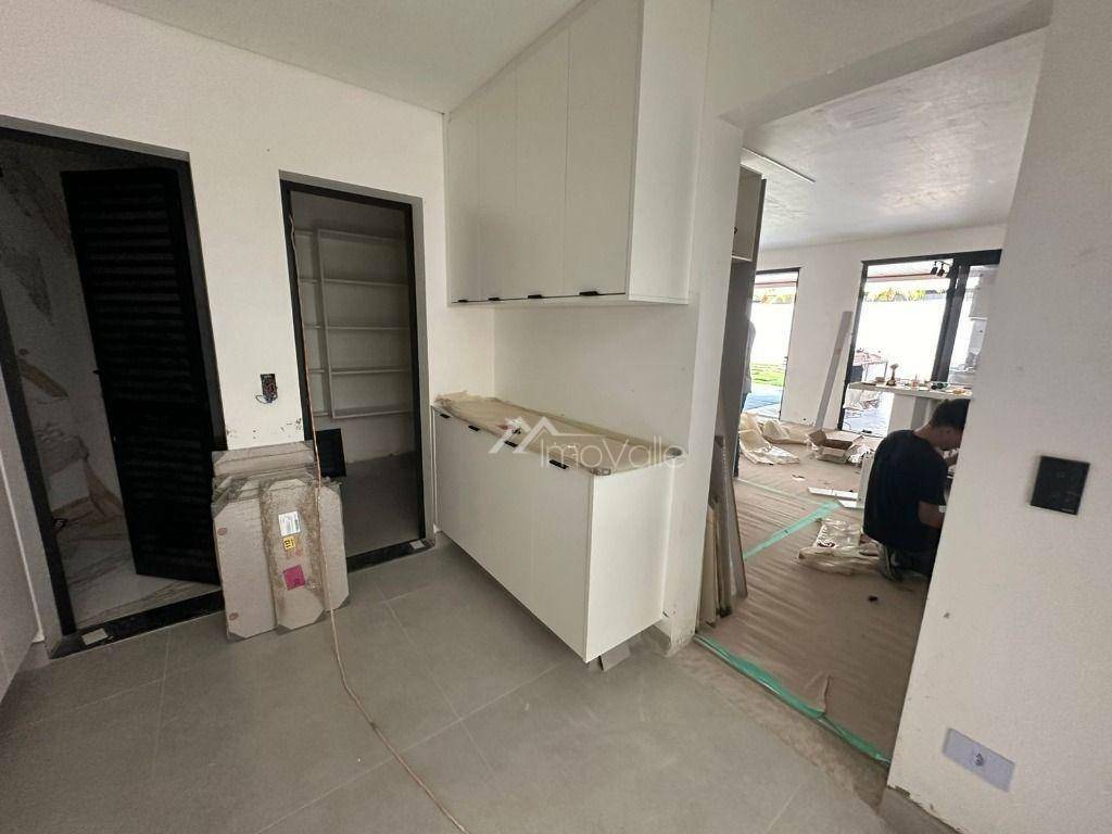 Casa de Condomínio à venda com 4 quartos, 378m² - Foto 5