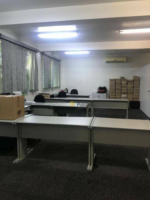 Casa para alugar com 5 quartos, 600m² - Foto 22