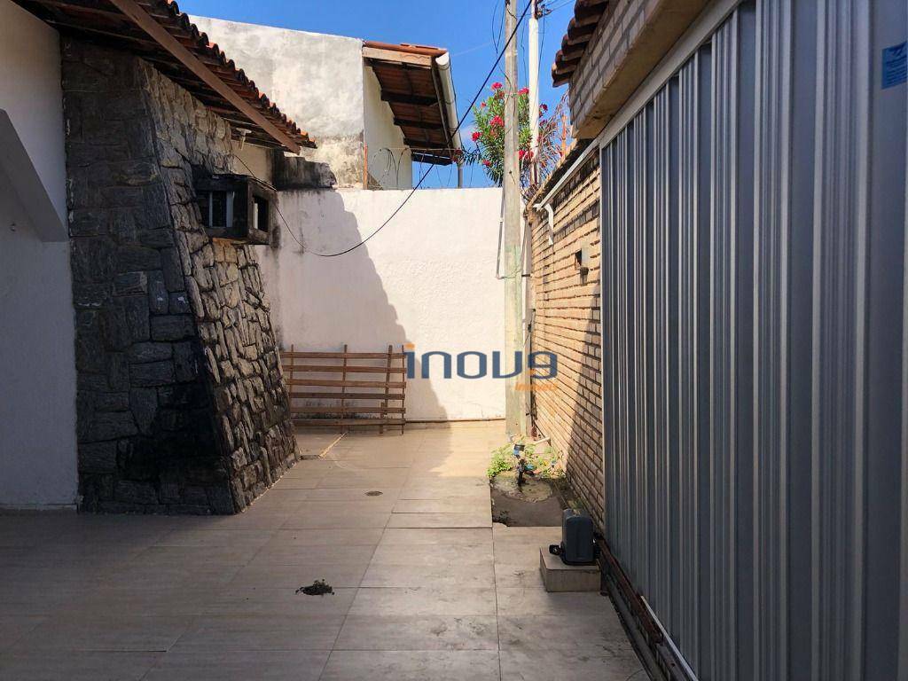 Casa à venda com 5 quartos, 250m² - Foto 3