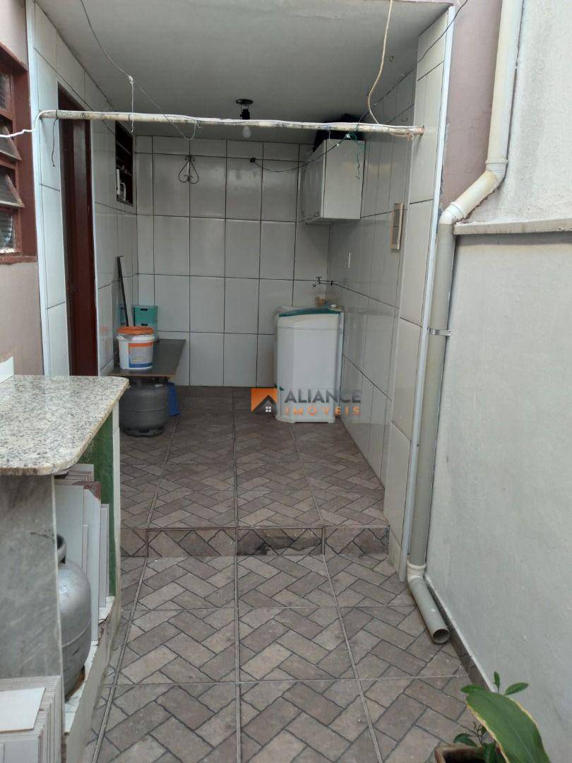 Casa à venda com 2 quartos, 100m² - Foto 13