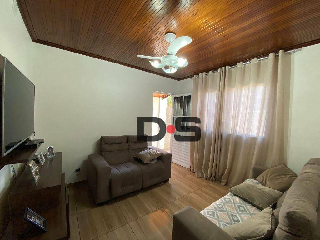 Casa à venda com 2 quartos, 100m² - Foto 2