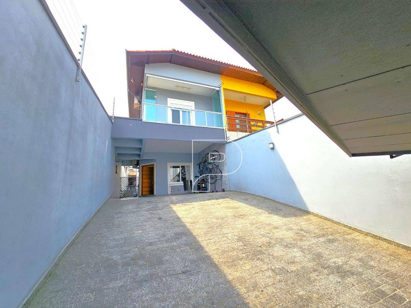 Casa à venda com 4 quartos, 200m² - Foto 2