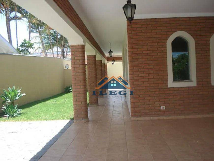 Casa de Condomínio à venda e aluguel com 3 quartos, 800M2 - Foto 1