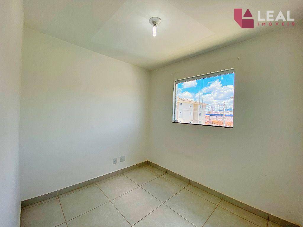 Apartamento para alugar com 2 quartos, 56m² - Foto 13