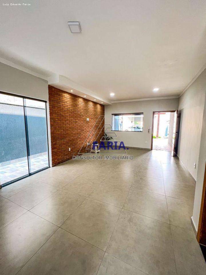 Casa à venda com 4 quartos, 250m² - Foto 2