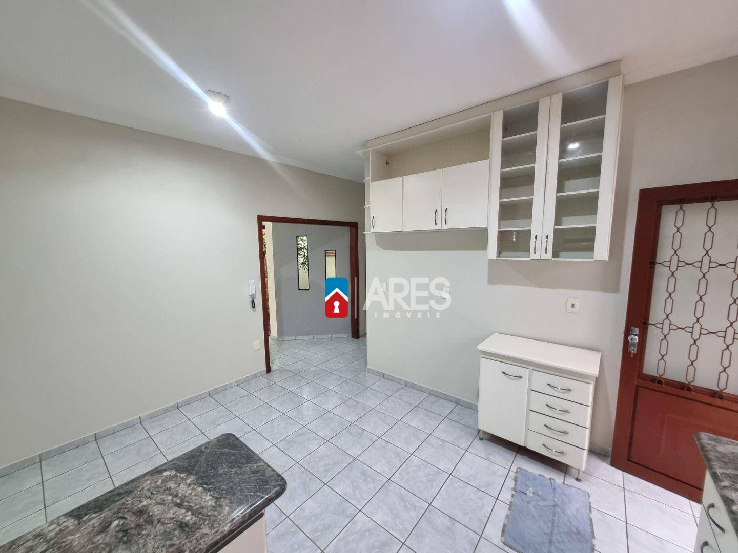 Casa para alugar com 3 quartos, 190m² - Foto 15