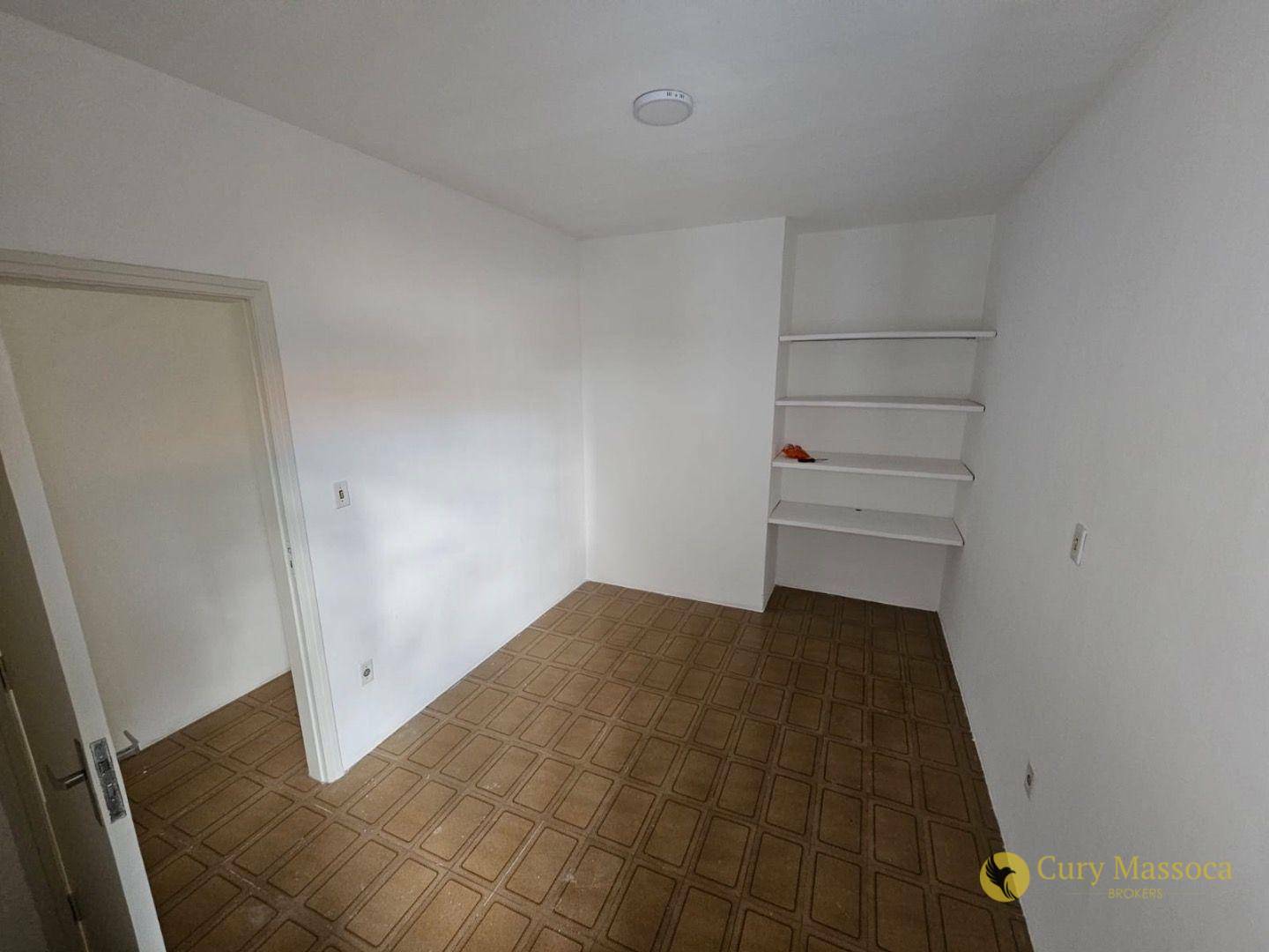 Casa à venda com 2 quartos, 70m² - Foto 2