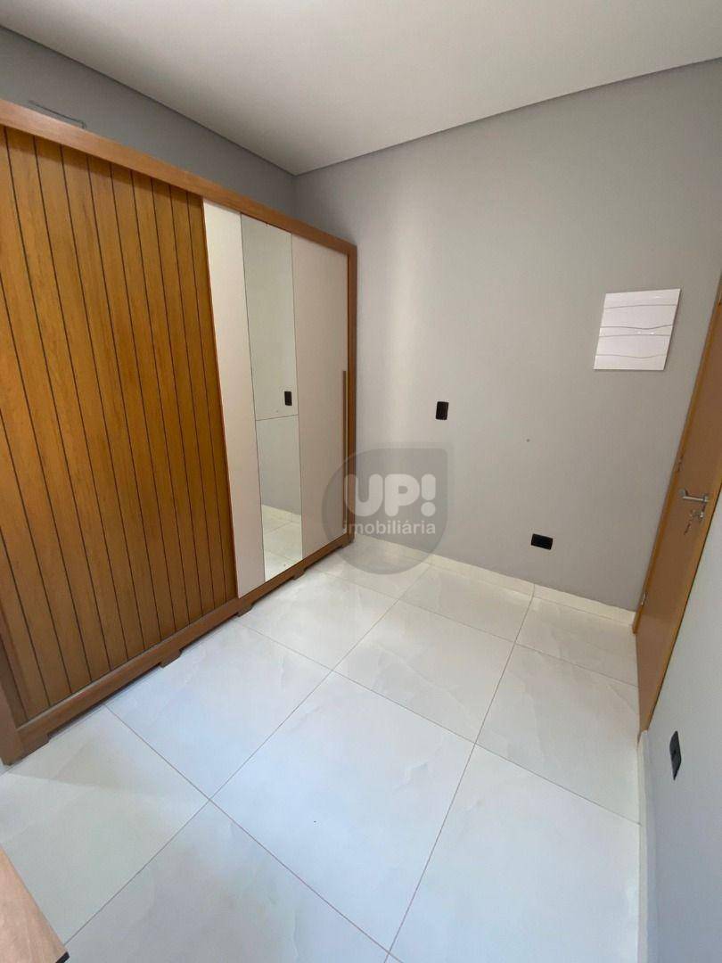 Casa à venda com 2 quartos, 100m² - Foto 1