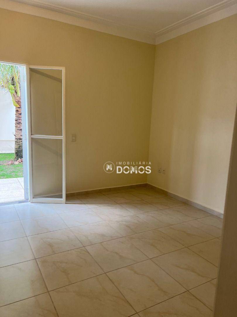 Casa para alugar com 3 quartos, 217m² - Foto 12