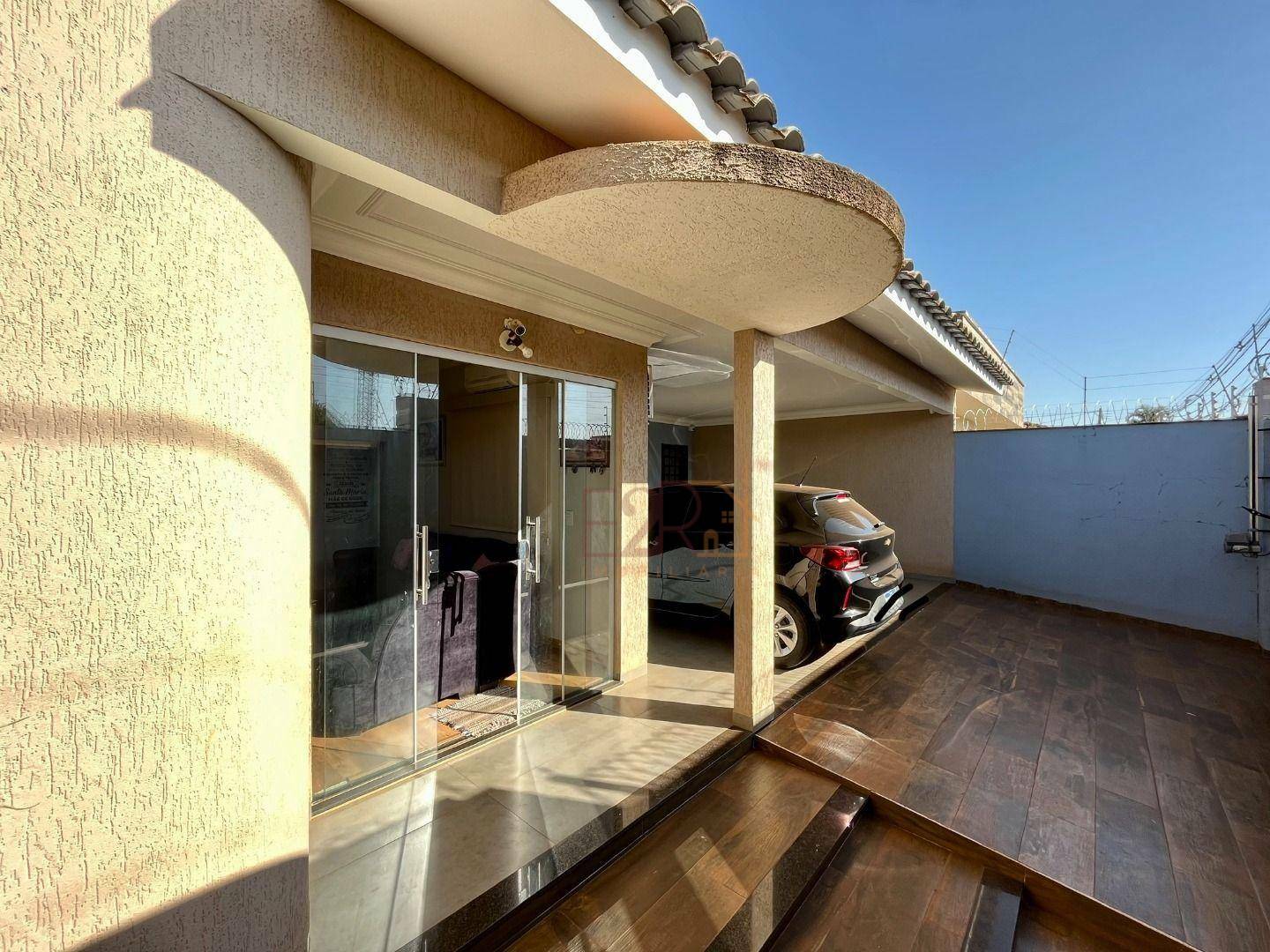 Casa à venda com 3 quartos, 190m² - Foto 2