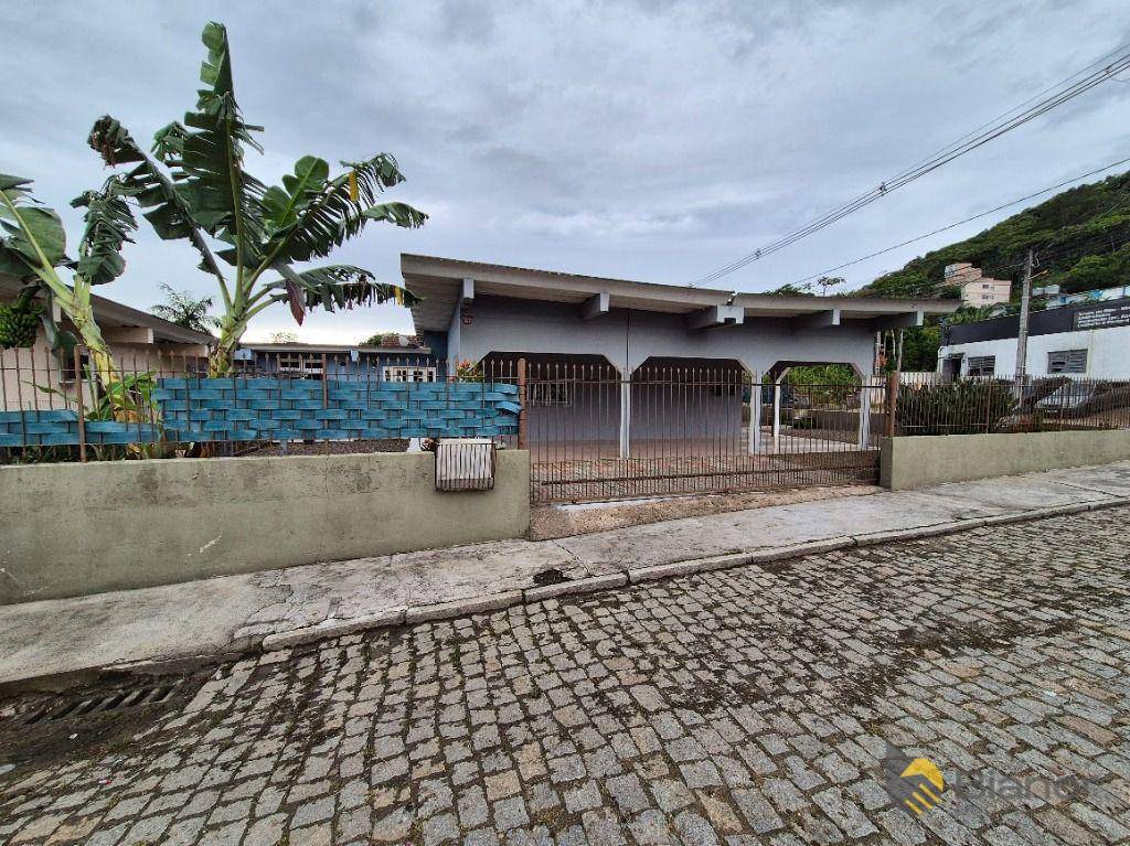 Casa à venda e aluguel com 3 quartos, 240m² - Foto 32