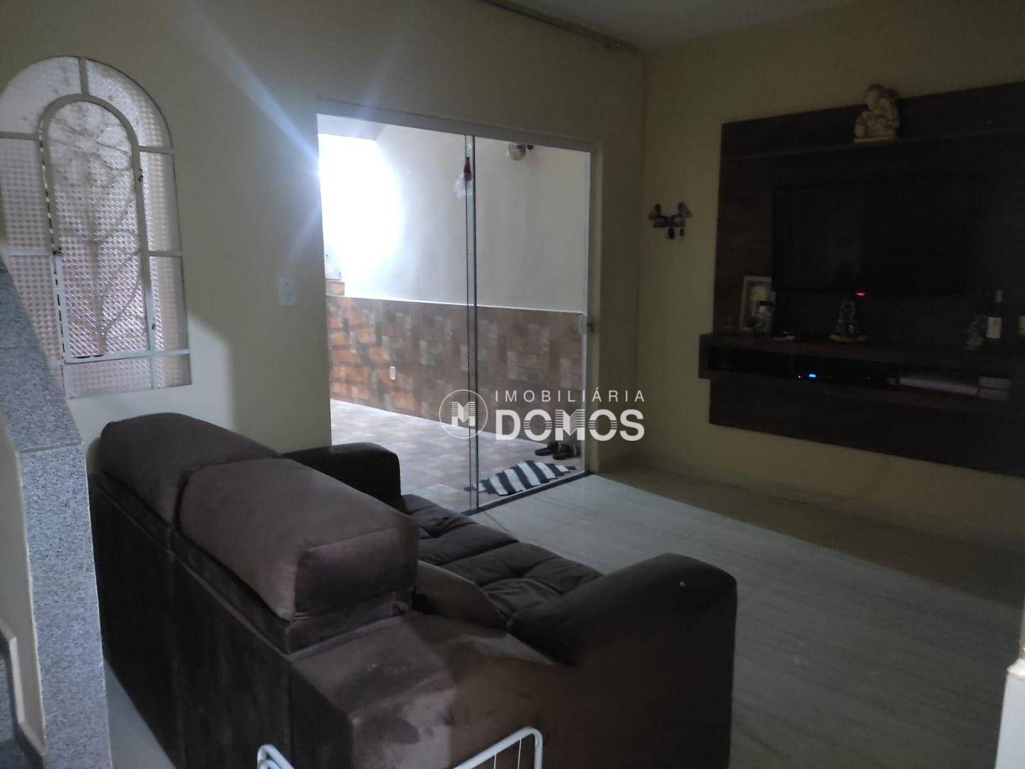 Casa à venda com 5 quartos, 140m² - Foto 1