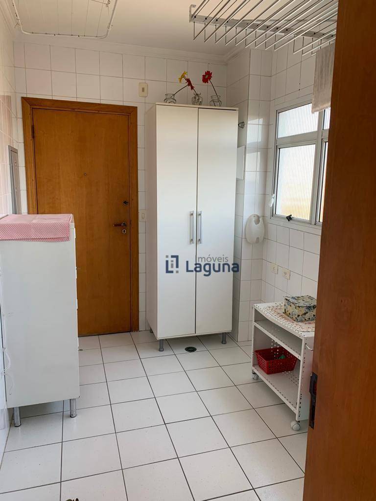 Apartamento à venda com 3 quartos, 130m² - Foto 1