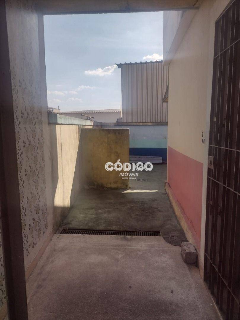 Sobrado para alugar com 2 quartos, 100m² - Foto 3