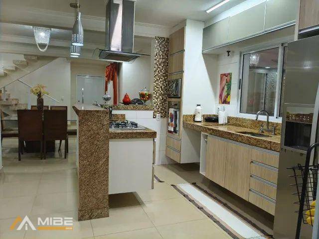 Casa de Condomínio para alugar com 3 quartos, 280m² - Foto 4