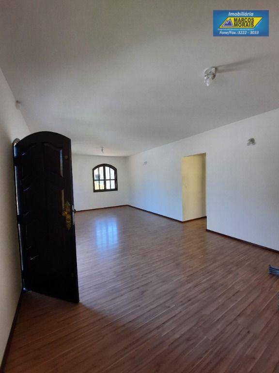 Casa à venda com 3 quartos, 268m² - Foto 2