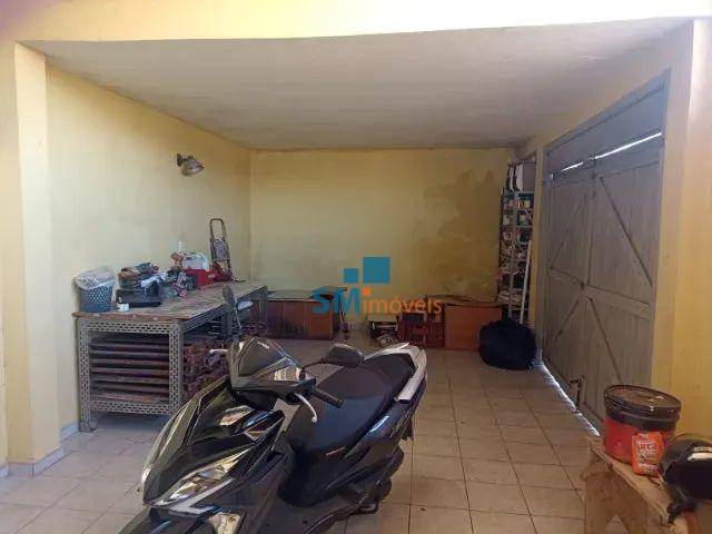 Casa à venda com 3 quartos, 200m² - Foto 2