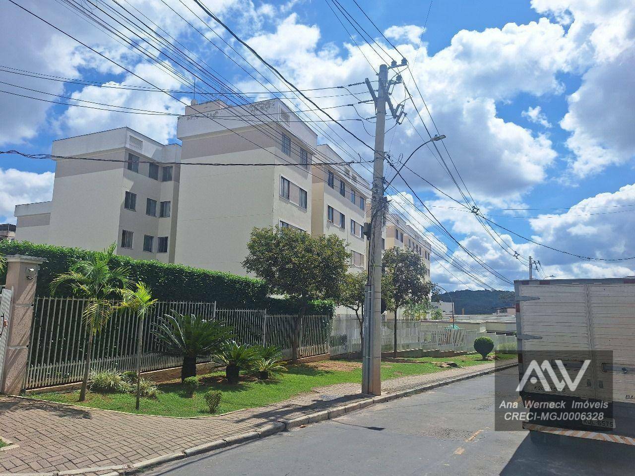 Apartamento à venda com 2 quartos, 62m² - Foto 2