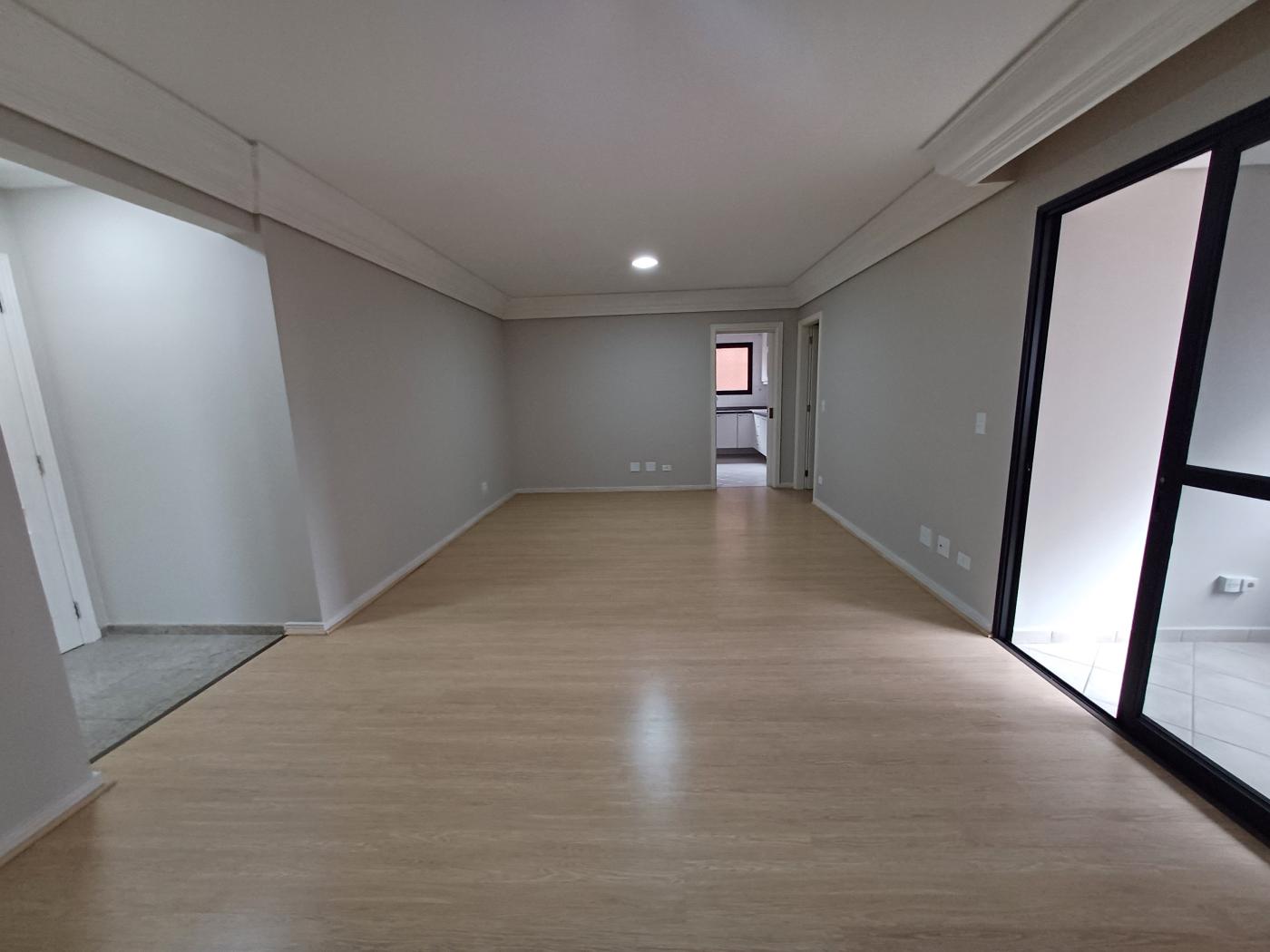 Apartamento para alugar com 3 quartos, 133m² - Foto 4