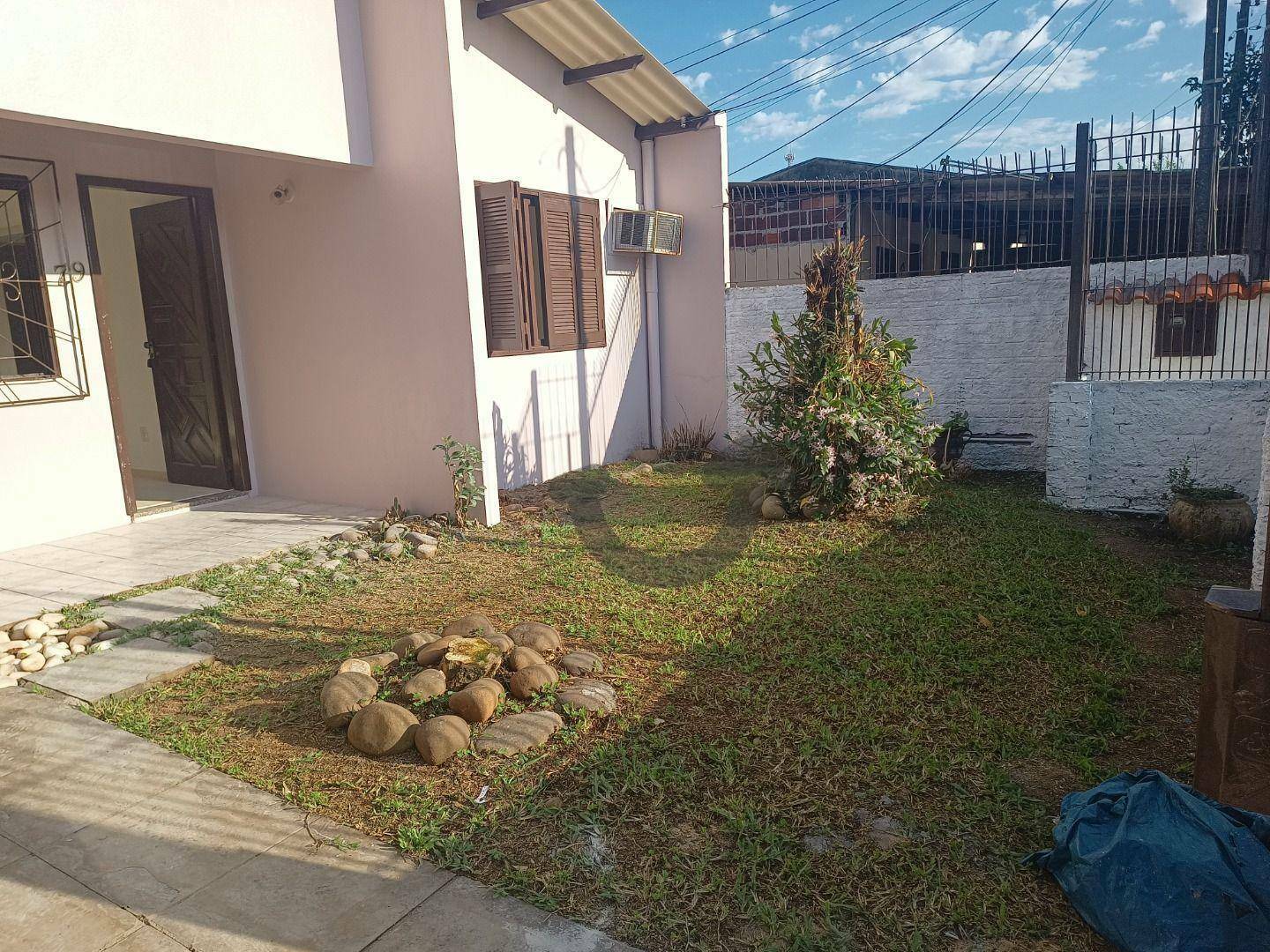 Casa à venda com 3 quartos, 130m² - Foto 2